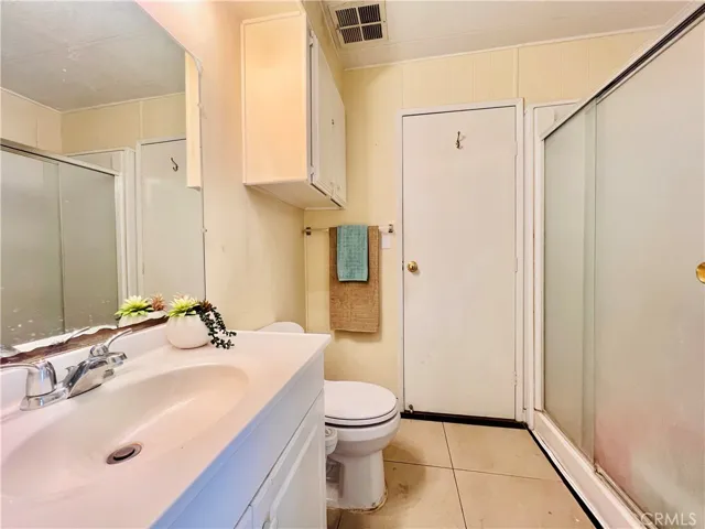 2nd bathroom - view 2
