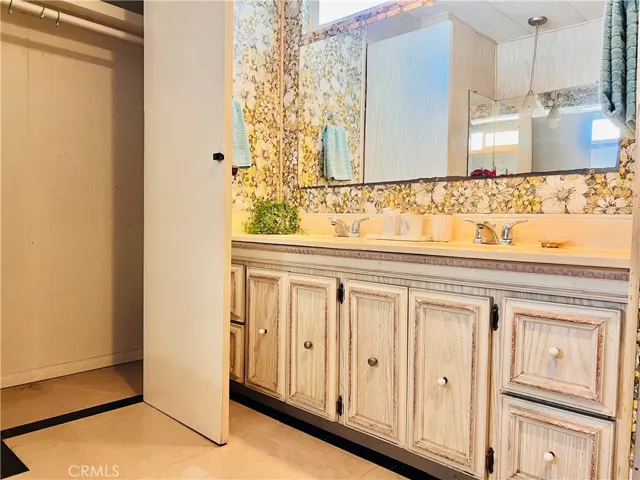 Master bathroom - view 2