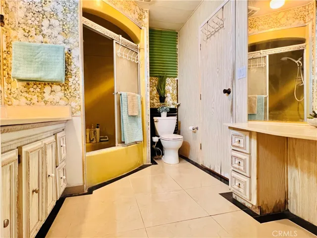 Master bathroom - view 3