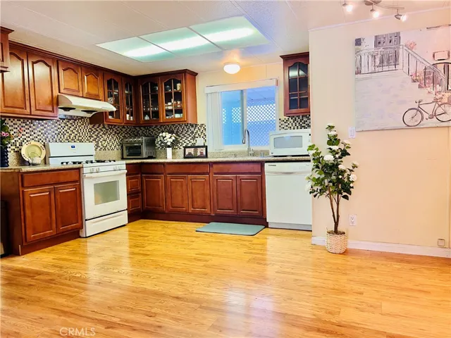 Kitchen - view 3