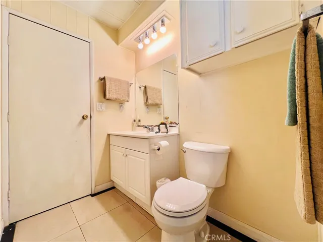 2nd bathroom - view 3