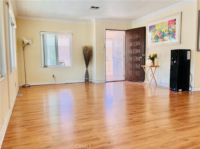 Living room - view 2