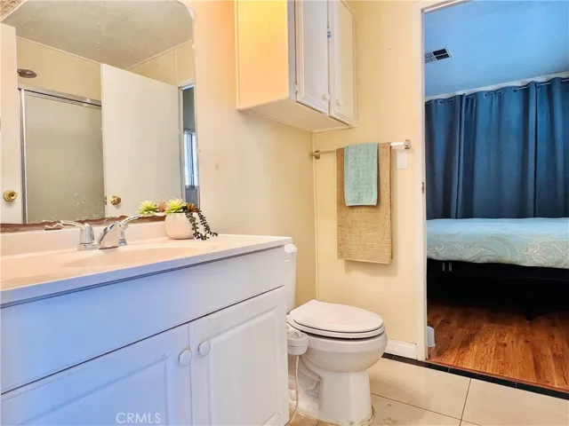 2nd bathroom - view 1