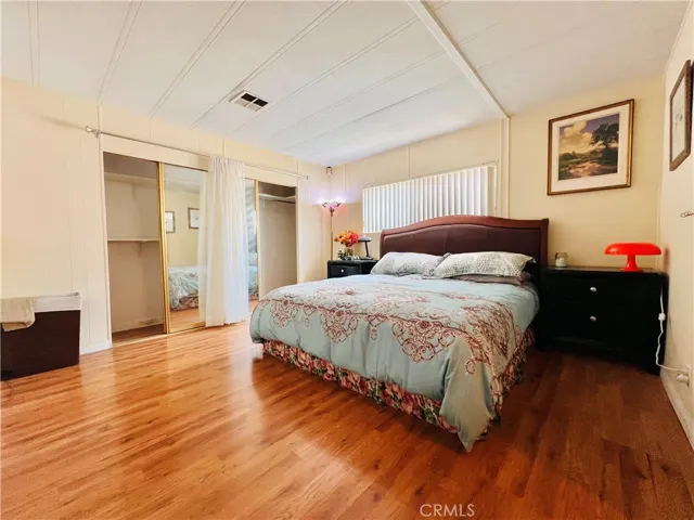 Master bedroom - view 2