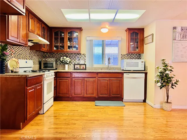 Kitchen - view 1