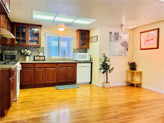 Kitchen - view 2