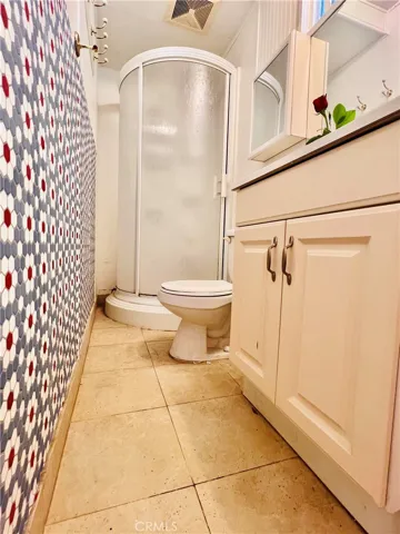 3rd bathroom - view 4