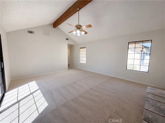 15852 Mandan, Apple Valley, California 92307