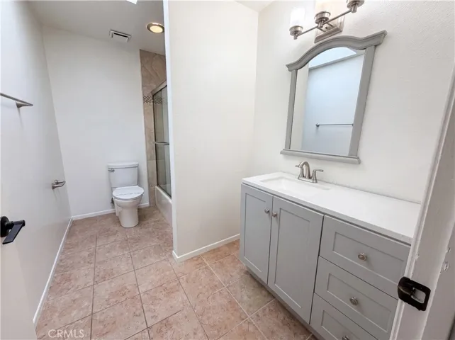 15852 Mandan, Apple Valley, California 92307