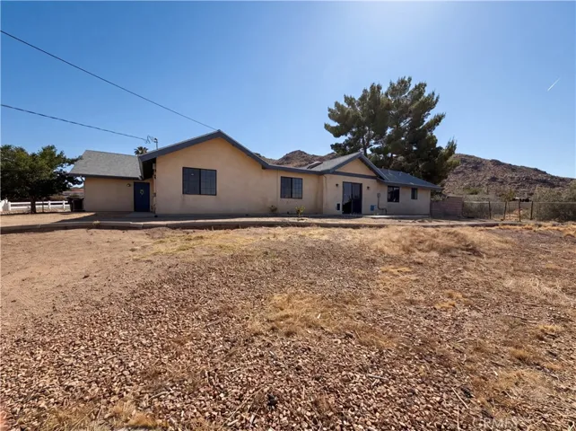 15852 Mandan, Apple Valley, California 92307
