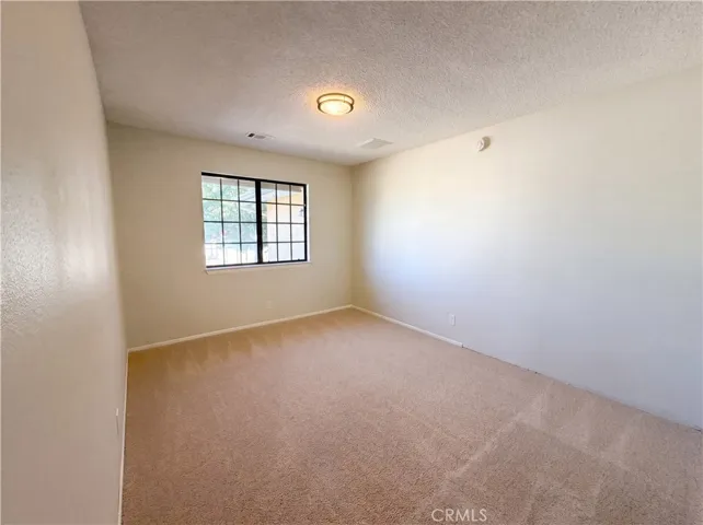 15852 Mandan, Apple Valley, California 92307