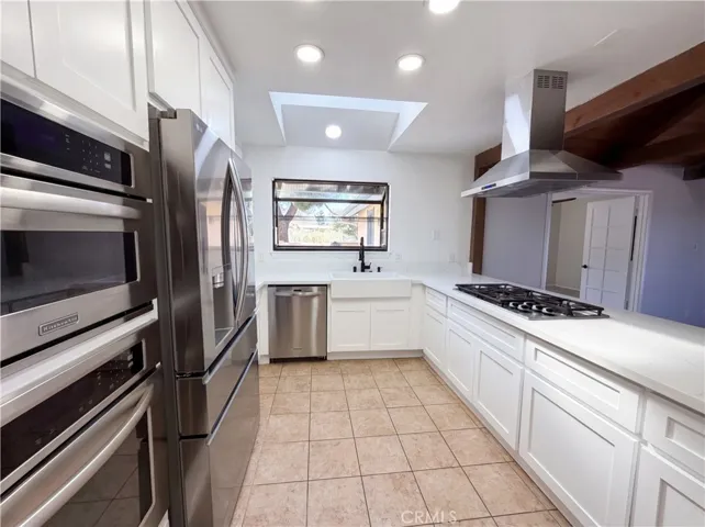 15852 Mandan, Apple Valley, California 92307