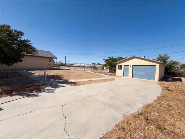 15852 Mandan, Apple Valley, California 92307
