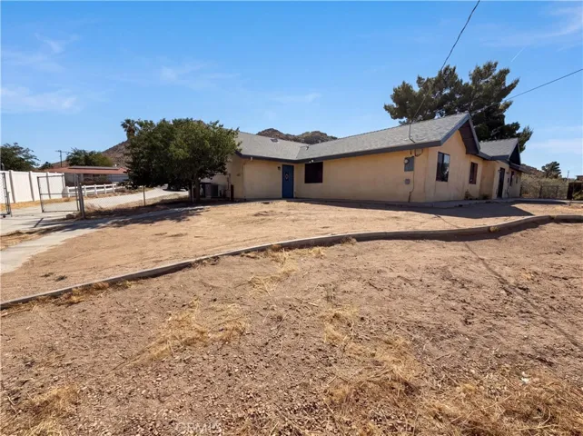 15852 Mandan, Apple Valley, California 92307