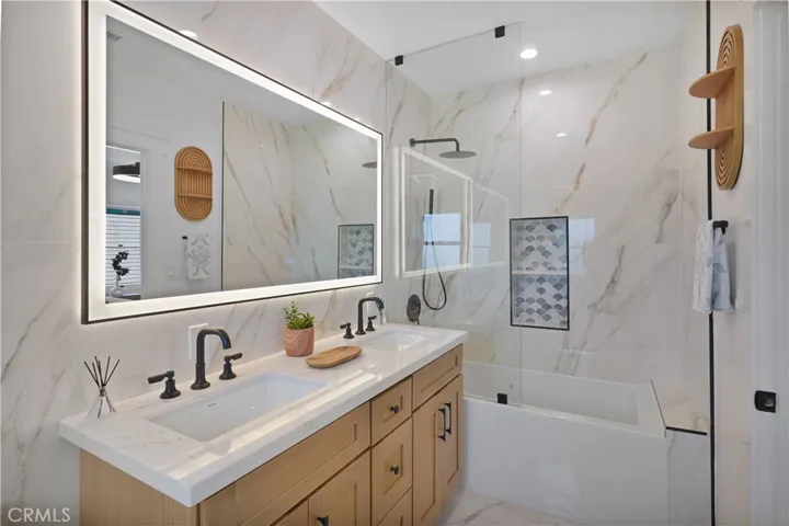 Main Bedroom Bath