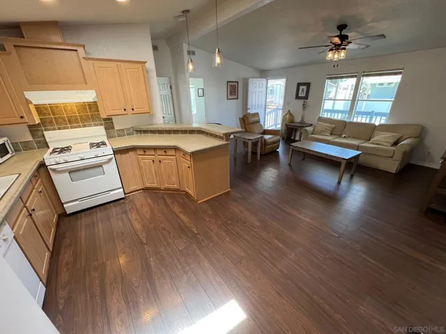 1001 S Hale Spc 77, Escondido, California 92029