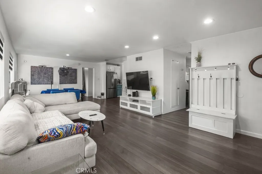 18619 Collins F30, Tarzana, California 91356 — photo 5
