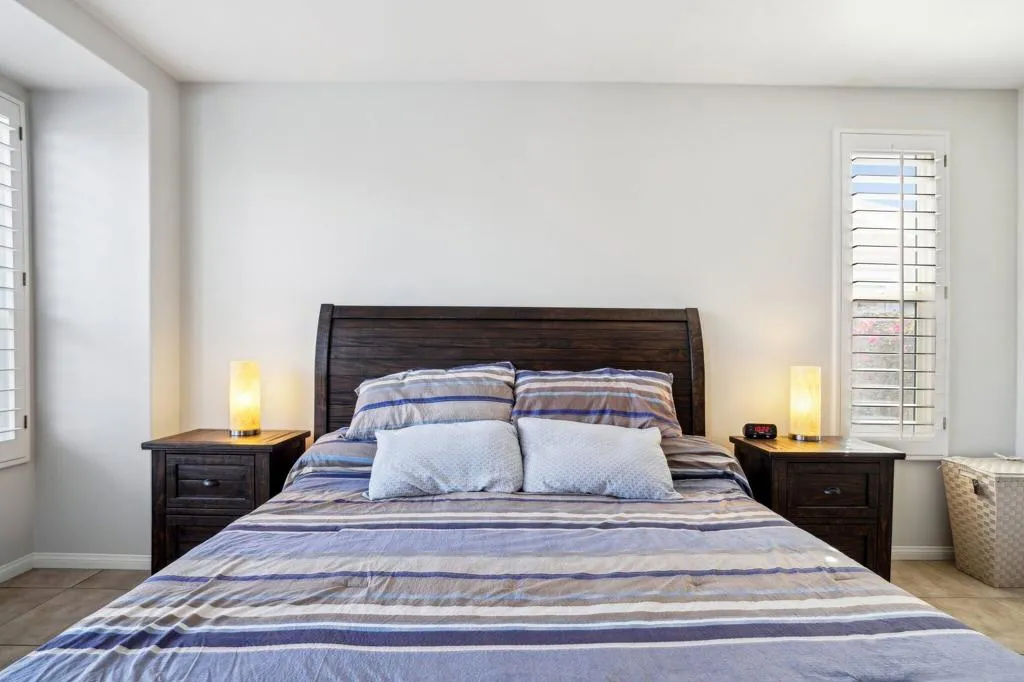 22-web-or-mls-Living Stone Dr-022