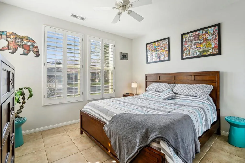 17-web-or-mls-Living Stone Dr-017