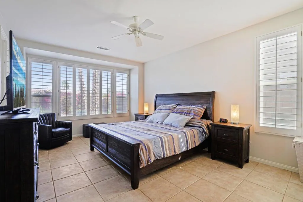 20-web-or-mls-Living Stone Dr-020