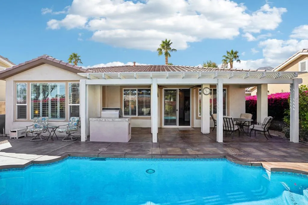 26-web-or-mls-Living Stone Dr-026