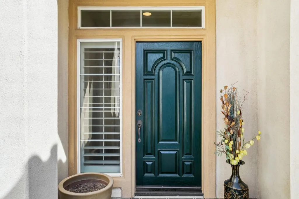 5-web-or-mls-Living Stone Dr-005