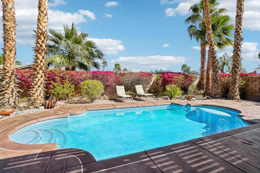 31-web-or-mls-Living Stone Dr-031