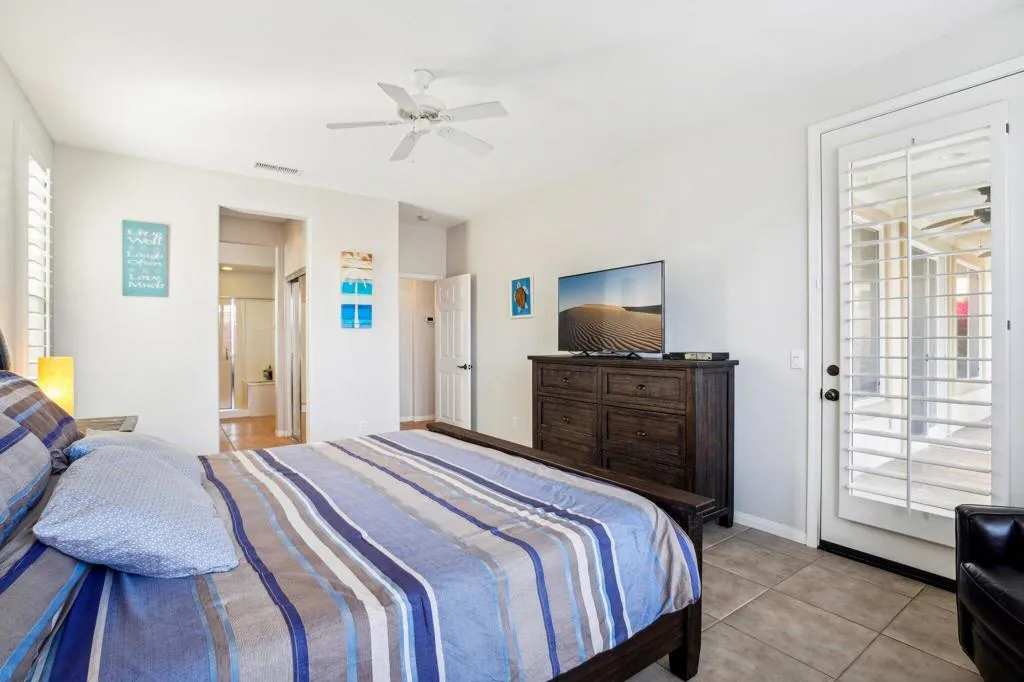 21-web-or-mls-Living Stone Dr-021