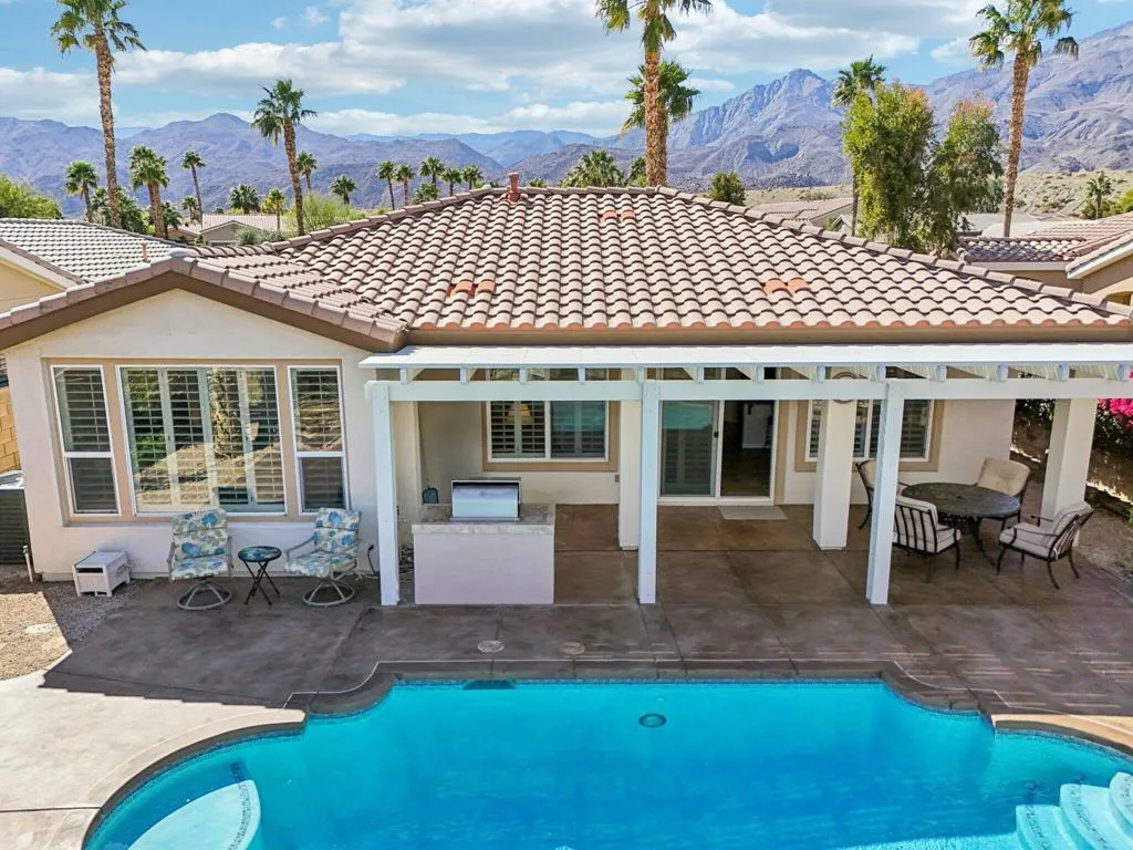 36-web-or-mls-Living Stone Dr-005-1