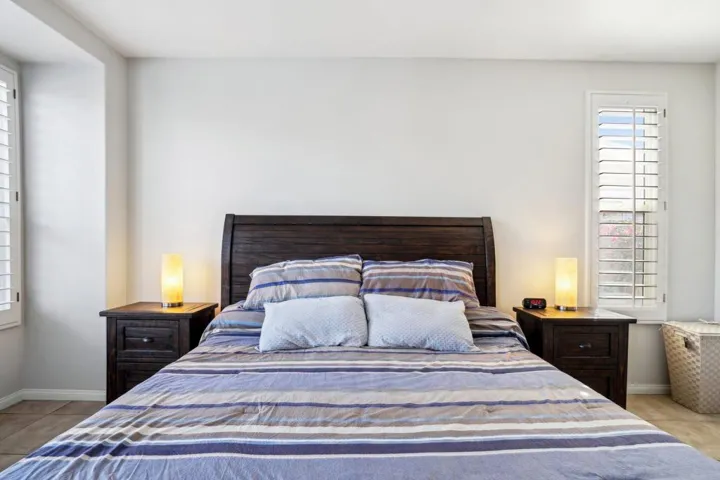 22-web-or-mls-Living Stone Dr-022