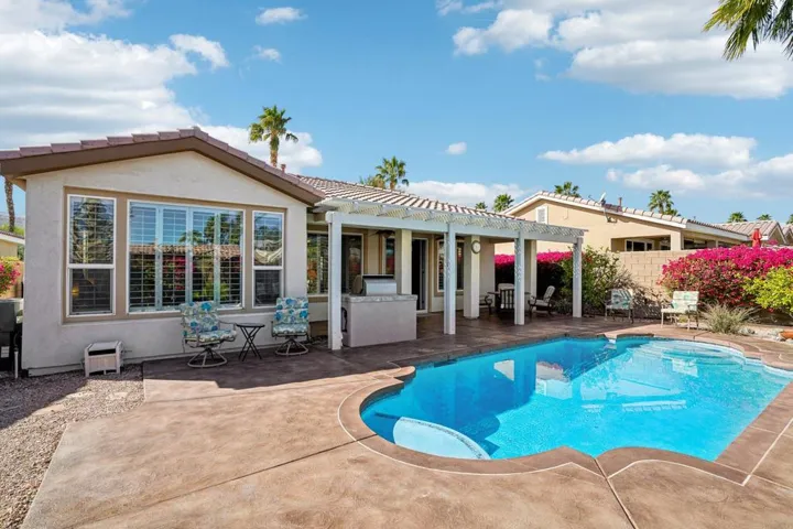 27-web-or-mls-Living Stone Dr-027