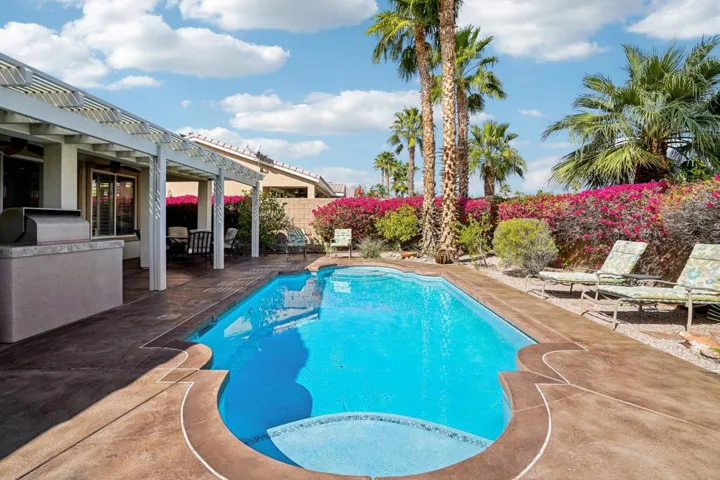 29-web-or-mls-Living Stone Dr-029