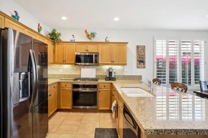 15-web-or-mls-Living Stone Dr-015