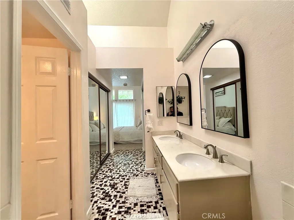 Full bath primary bedroom