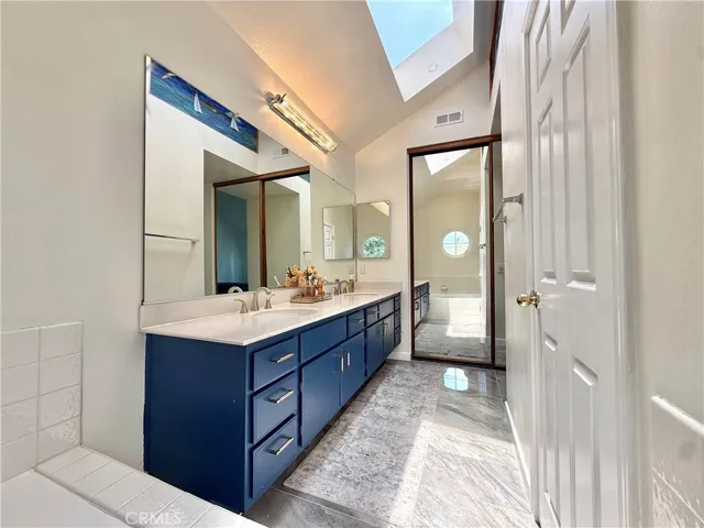 Full Bath bedroom #1