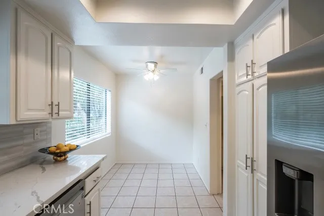 kitchen with breakfast room