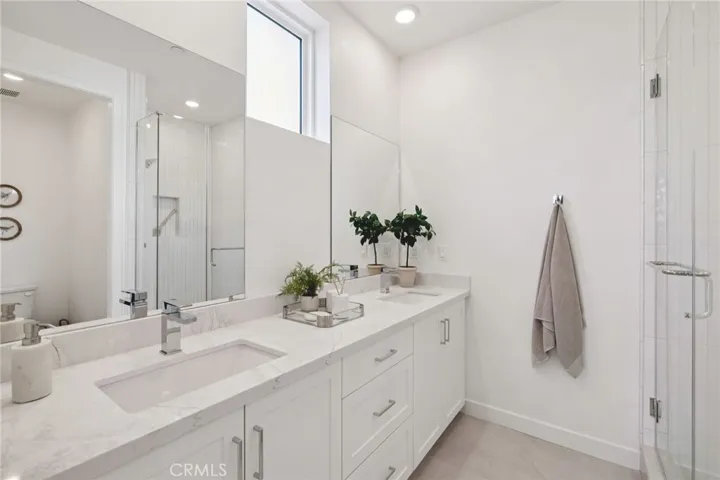 Model home Primary Bath used for representational purposes only