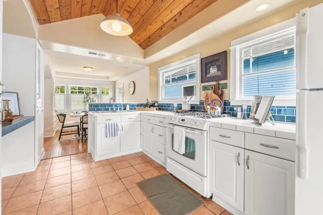 416 Sinex Avenue, Pacific Grove, California 93950