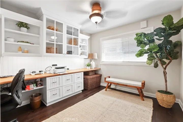 4th bedroom or office with double work spaces.