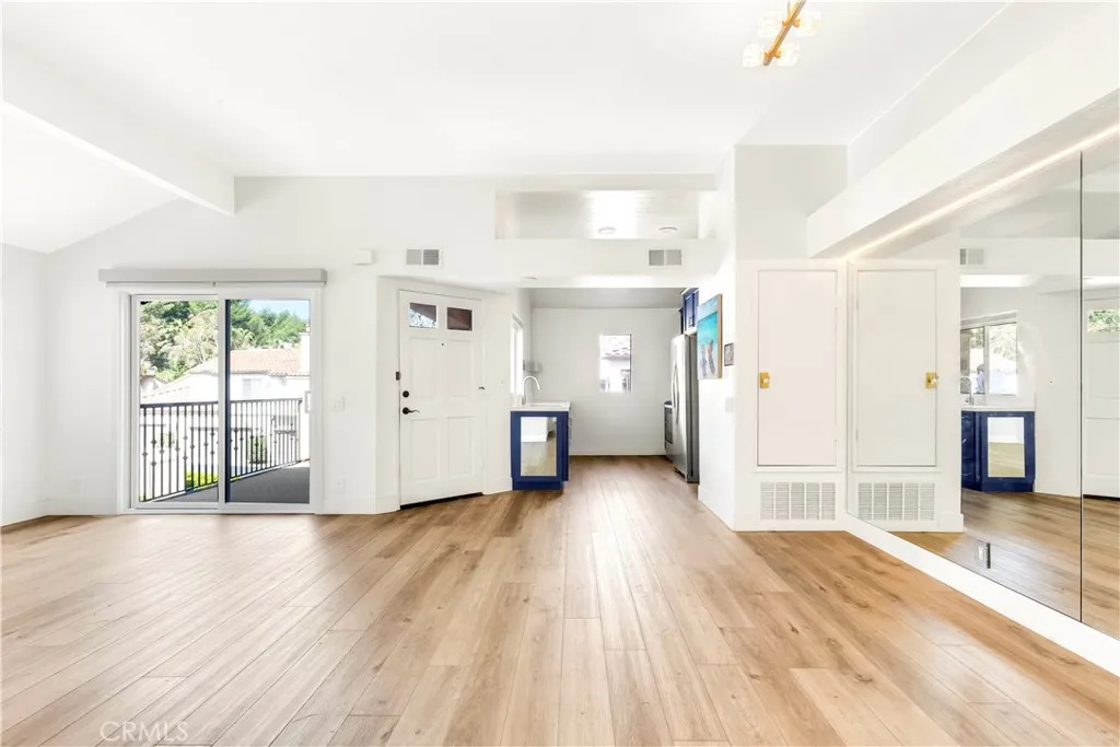 Entryway/Living Room