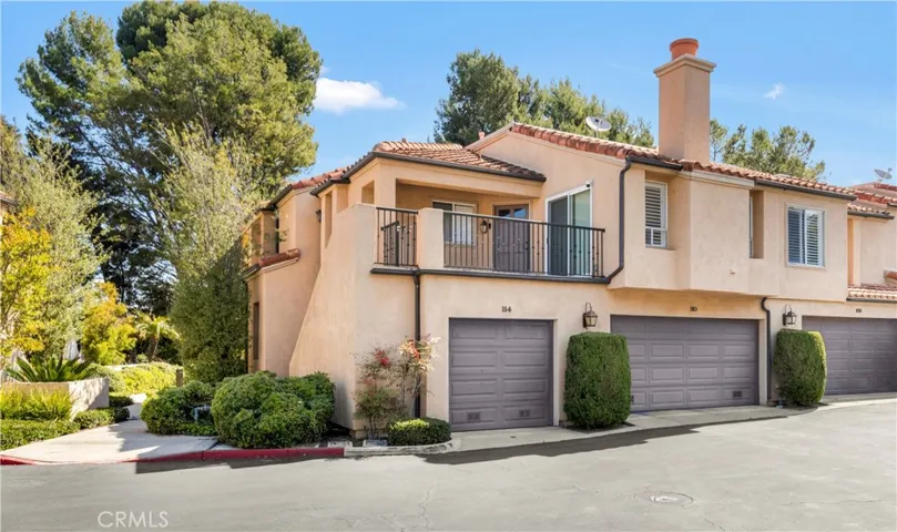 Single Garage Door Belongs to 114 Corsica.