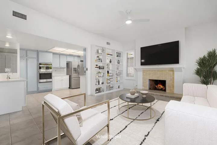 familyroom:kitchen