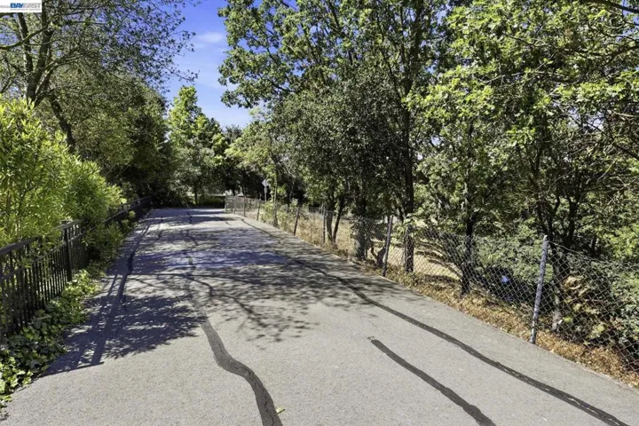 6951 N Mariposa Ln, Dublin, California 94568