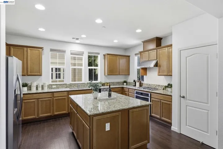 6951 N Mariposa Ln, Dublin, California 94568