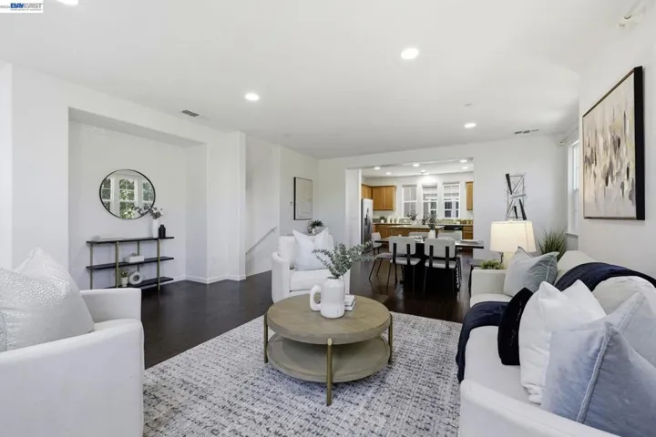 6951 N Mariposa Ln, Dublin, California 94568