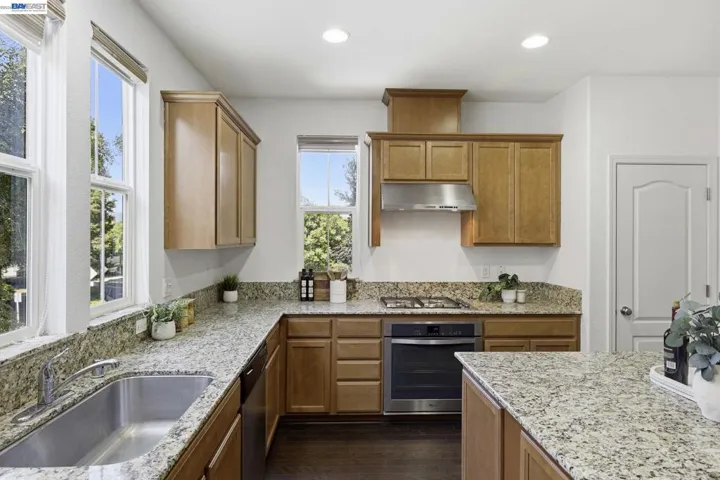 6951 N Mariposa Ln, Dublin, California 94568
