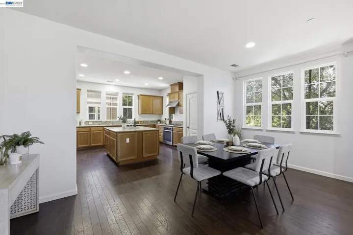 6951 N Mariposa Ln, Dublin, California 94568