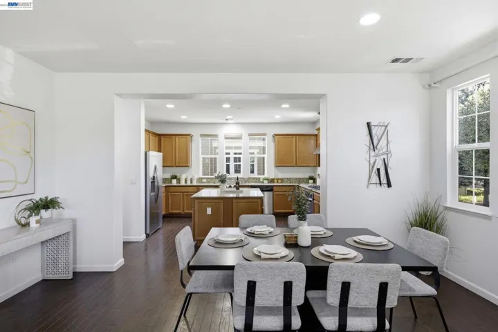 6951 N Mariposa Ln, Dublin, California 94568
