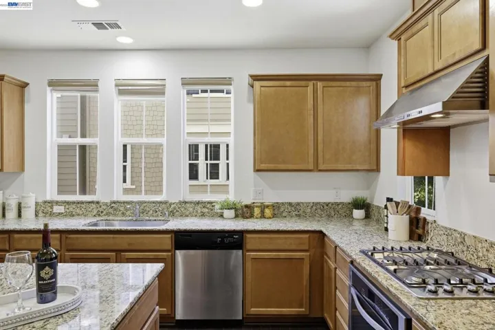 6951 N Mariposa Ln, Dublin, California 94568