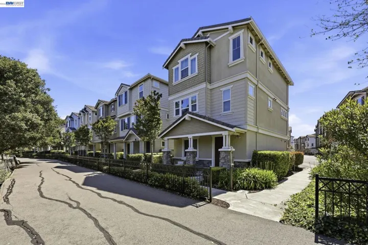 6951 N Mariposa Ln, Dublin, California 94568